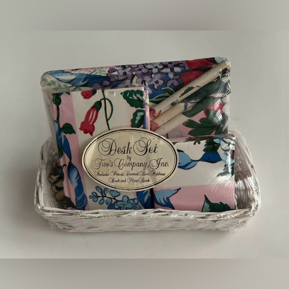 New Pink Two's Company Desk Set Straw Tray Pencils Box Notebook Address Book